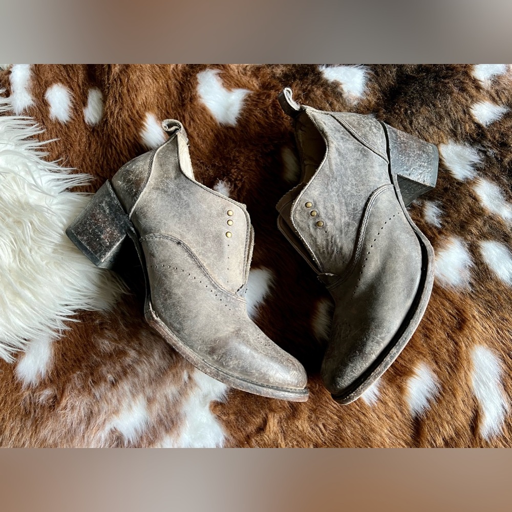 FreeBird Sadie Distressed Western BoHo Bootie Ankle Boot Heels Sz 11
